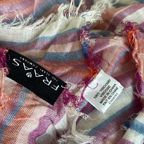Beautiful light scarf - Picture 2 of 3